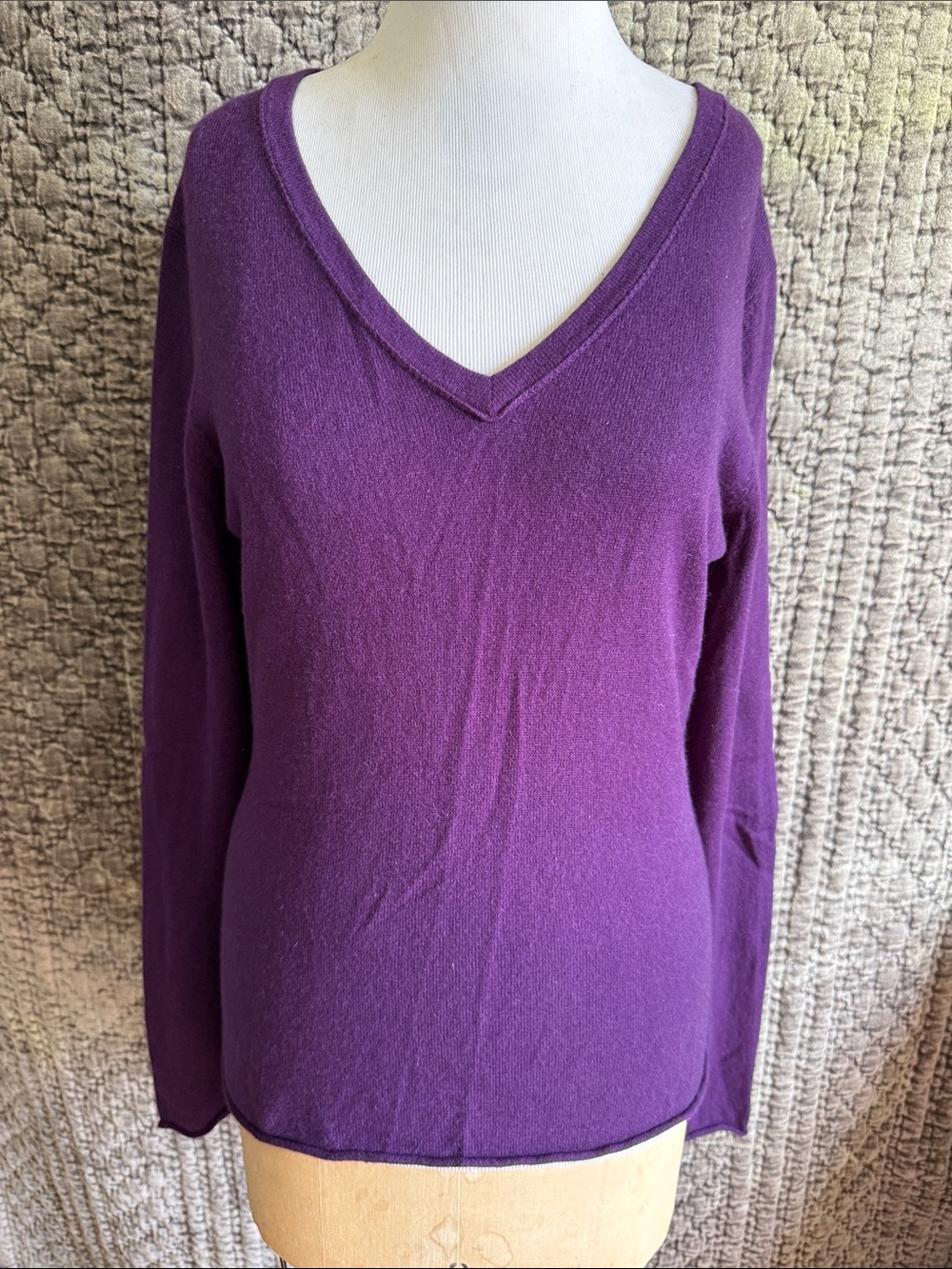 Purple V-Neck Women's Sweater - Classic Scoop/Crew Style100%Cashmere